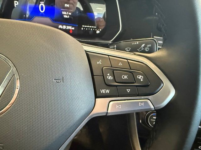 Volkswagen Jetta Vehicle Full-screen Gallery Image 17