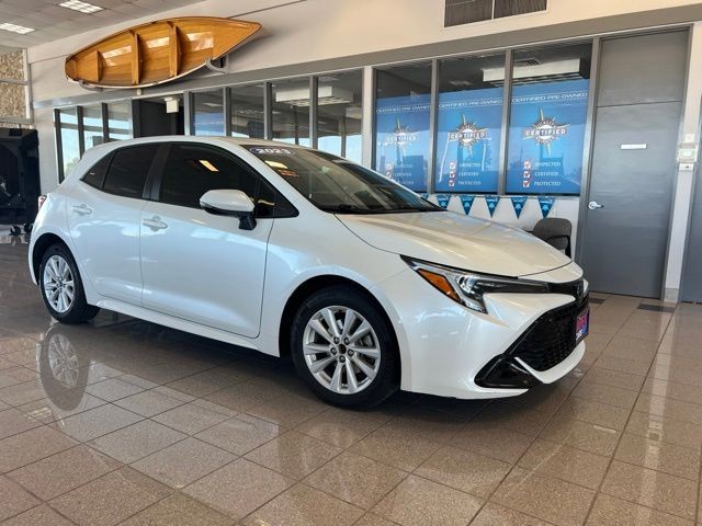 Toyota Corolla Hatchback Vehicle Full-screen Gallery Image 02