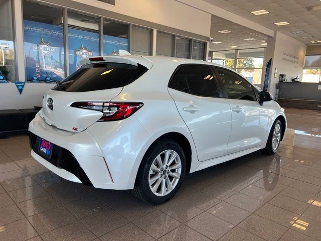 Toyota Corolla Hatchback Vehicle Full-screen Gallery Image 06