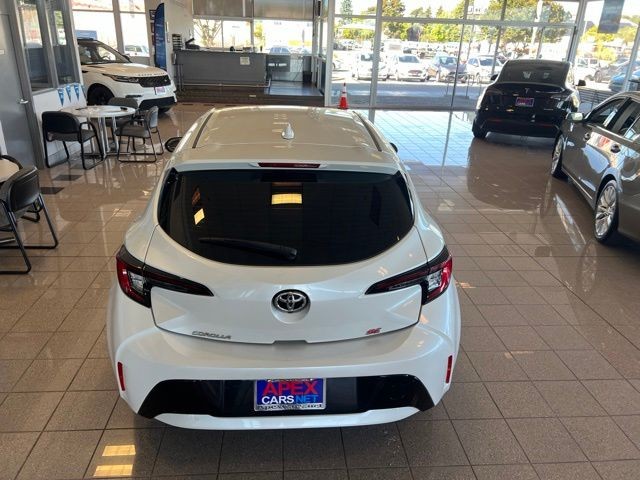 Toyota Corolla Hatchback Vehicle Full-screen Gallery Image 08