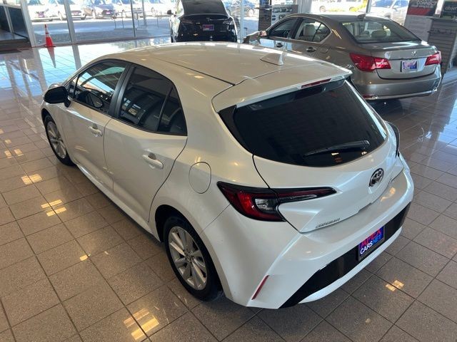 Toyota Corolla Hatchback Vehicle Full-screen Gallery Image 09