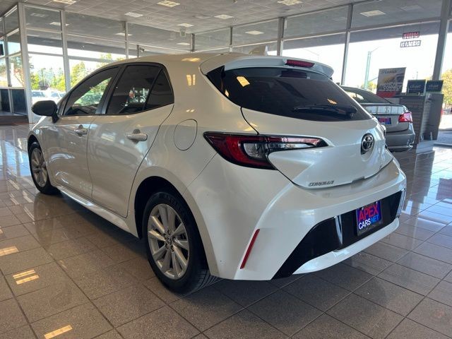Toyota Corolla Hatchback Vehicle Full-screen Gallery Image 10
