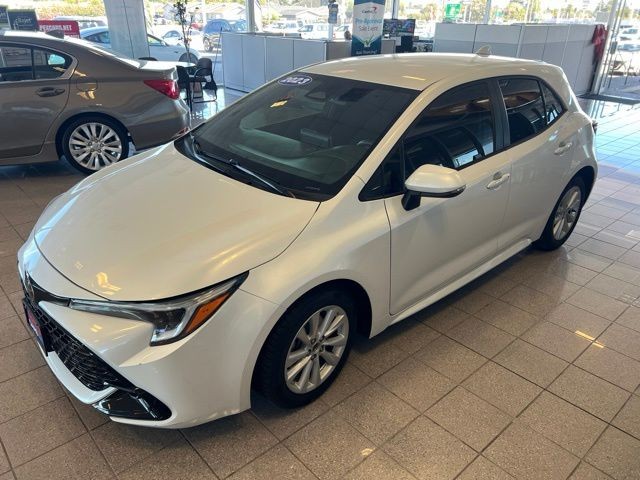 Toyota Corolla Hatchback Vehicle Full-screen Gallery Image 12