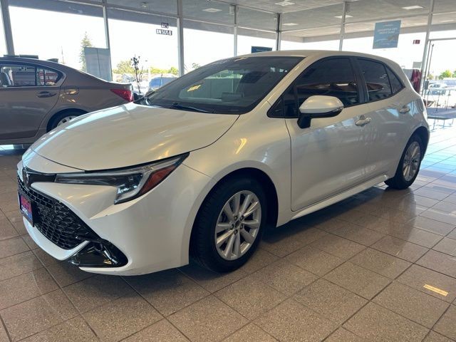 Toyota Corolla Hatchback Vehicle Full-screen Gallery Image 13