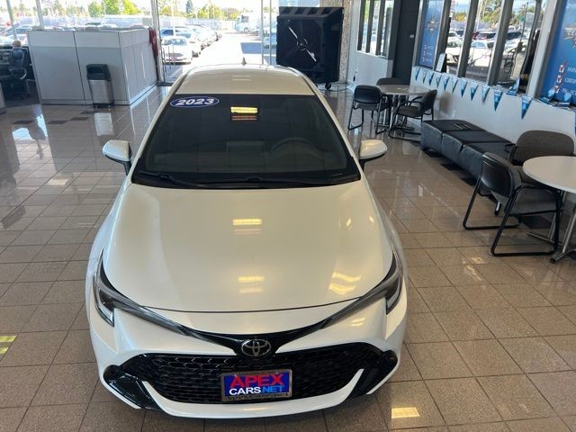 Toyota Corolla Hatchback Vehicle Full-screen Gallery Image 15
