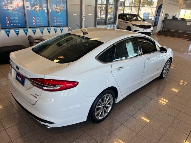 Ford Fusion Vehicle Full-screen Gallery Image 03