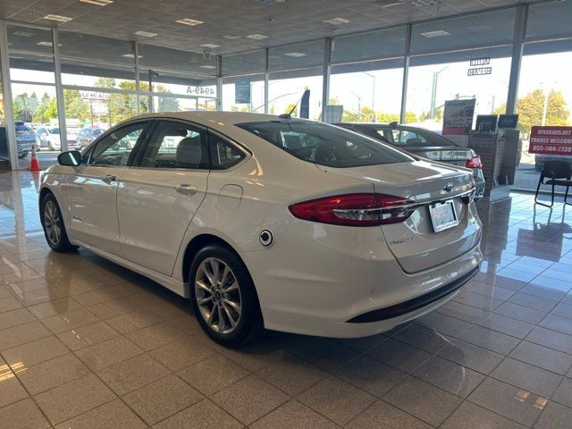 Ford Fusion Vehicle Full-screen Gallery Image 07