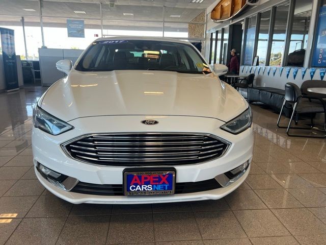 Ford Fusion Vehicle Full-screen Gallery Image 09