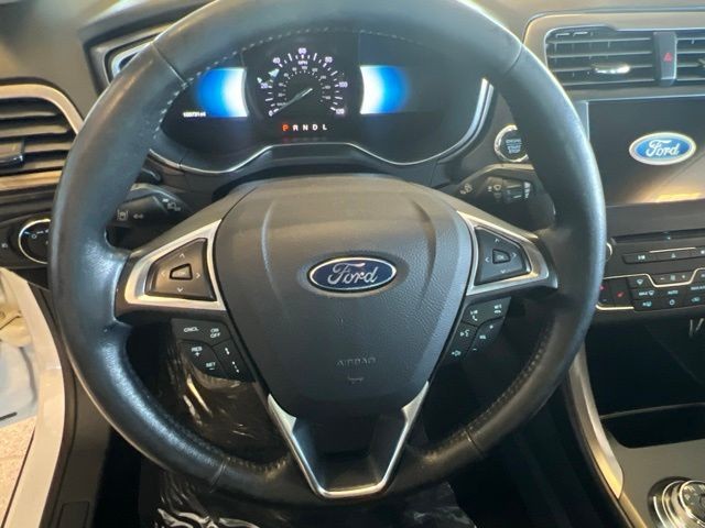 Ford Fusion Vehicle Full-screen Gallery Image 13