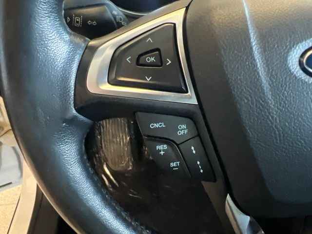 Ford Fusion Vehicle Full-screen Gallery Image 14