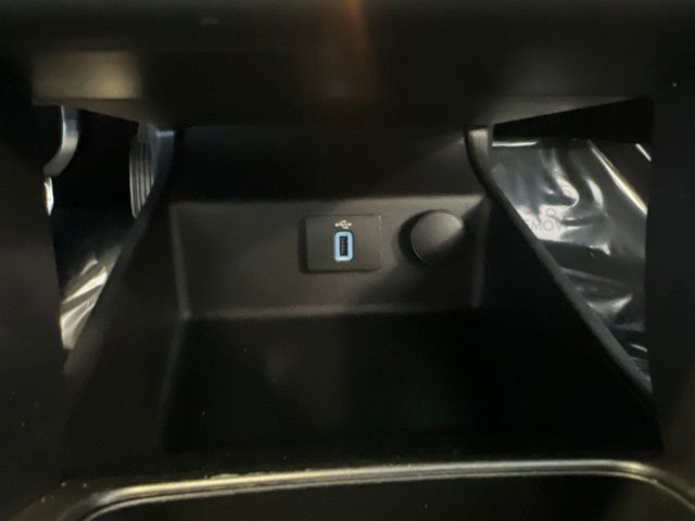 Ford Fusion Vehicle Full-screen Gallery Image 20