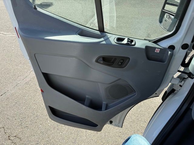 Ford Transit Chassis Vehicle Full-screen Gallery Image 16