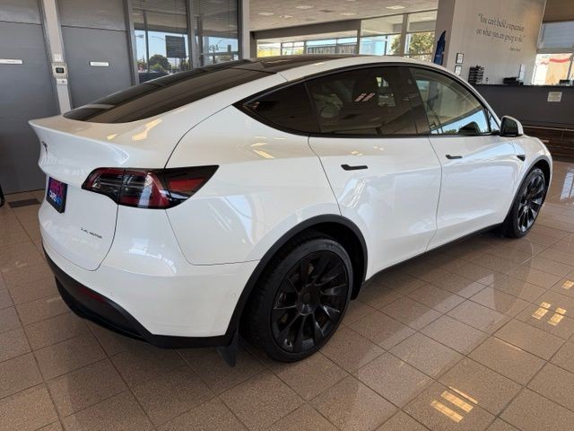 Tesla Model Y Vehicle Full-screen Gallery Image 03