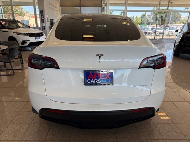 Tesla Model Y Vehicle Full-screen Gallery Image 04