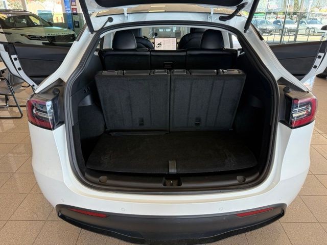 Tesla Model Y Vehicle Full-screen Gallery Image 20