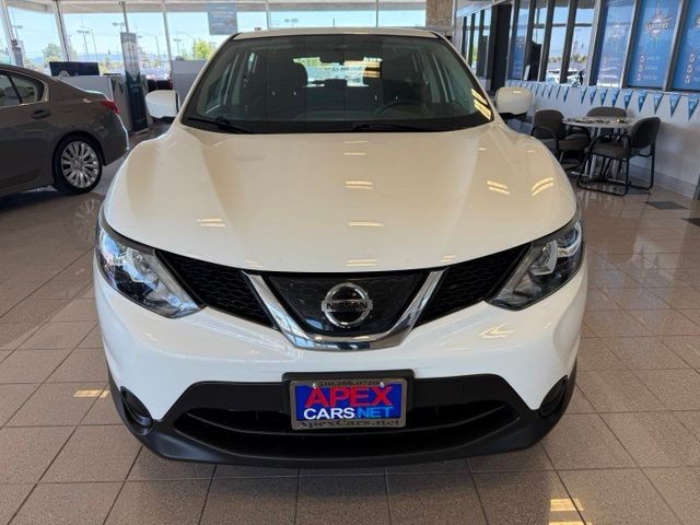 Nissan Rogue Sport Vehicle Full-screen Gallery Image 07