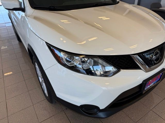 Nissan Rogue Sport Vehicle Full-screen Gallery Image 08
