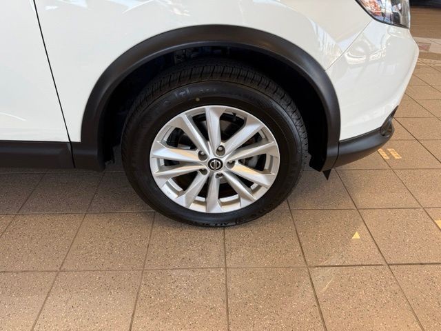 Nissan Rogue Sport Vehicle Full-screen Gallery Image 10