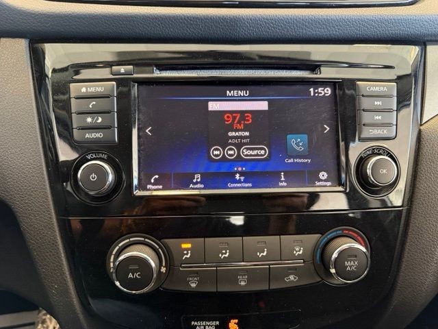 Nissan Rogue Sport Vehicle Full-screen Gallery Image 15