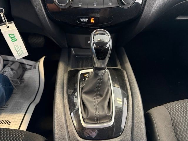 Nissan Rogue Sport Vehicle Full-screen Gallery Image 16
