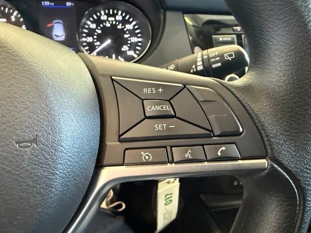 Nissan Rogue Sport Vehicle Full-screen Gallery Image 17