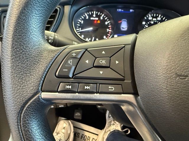 Nissan Rogue Sport Vehicle Full-screen Gallery Image 18