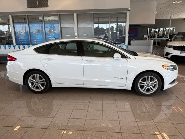 Ford Fusion Hybrid Vehicle Full-screen Gallery Image 02