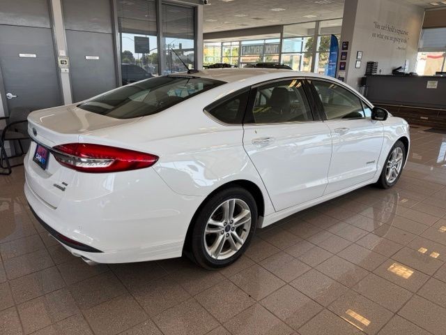 Ford Fusion Hybrid Vehicle Full-screen Gallery Image 03
