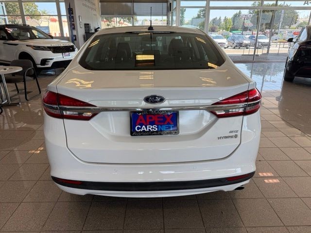 Ford Fusion Hybrid Vehicle Full-screen Gallery Image 04