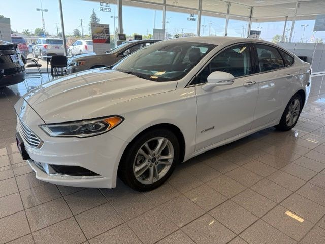Ford Fusion Hybrid Vehicle Full-screen Gallery Image 06