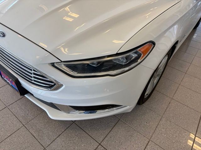 Ford Fusion Hybrid Vehicle Full-screen Gallery Image 08
