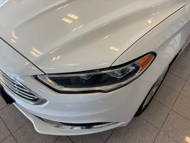 Ford Fusion Hybrid Vehicle Full-screen Gallery Image 09