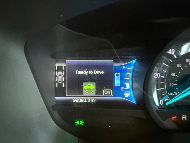 Ford Fusion Hybrid Vehicle Full-screen Gallery Image 10