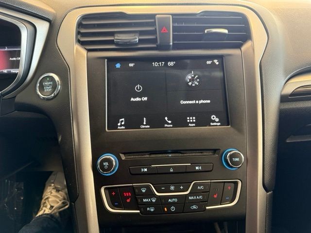 Ford Fusion Hybrid Vehicle Full-screen Gallery Image 13