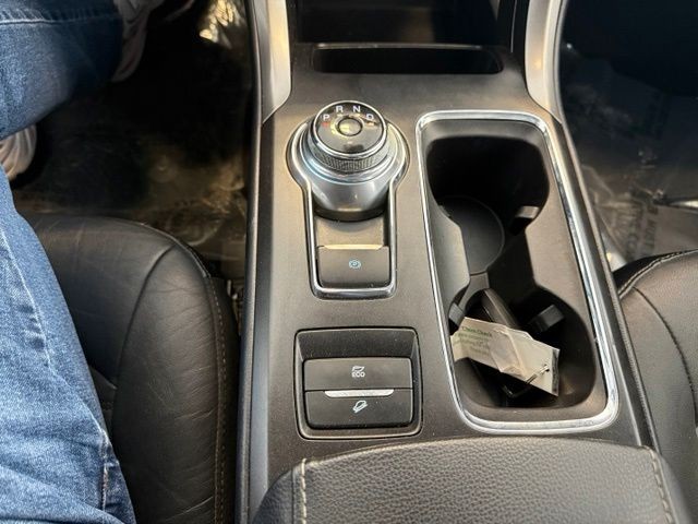 Ford Fusion Hybrid Vehicle Full-screen Gallery Image 14