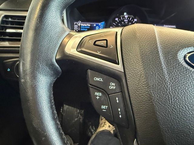 Ford Fusion Hybrid Vehicle Full-screen Gallery Image 16