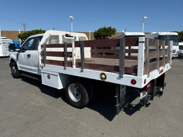 Ford Super Duty F-350 DRW Vehicle Full-screen Gallery Image 05