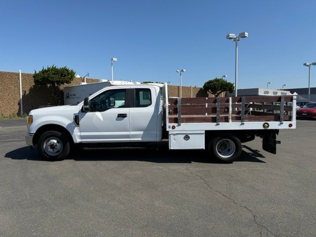 Ford Super Duty F-350 DRW Vehicle Full-screen Gallery Image 06