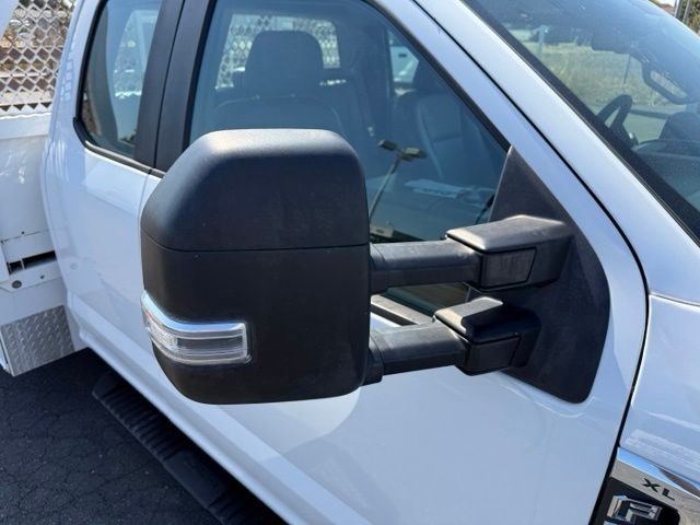 Ford Super Duty F-350 DRW Vehicle Full-screen Gallery Image 12
