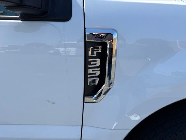 Ford Super Duty F-350 DRW Vehicle Full-screen Gallery Image 13