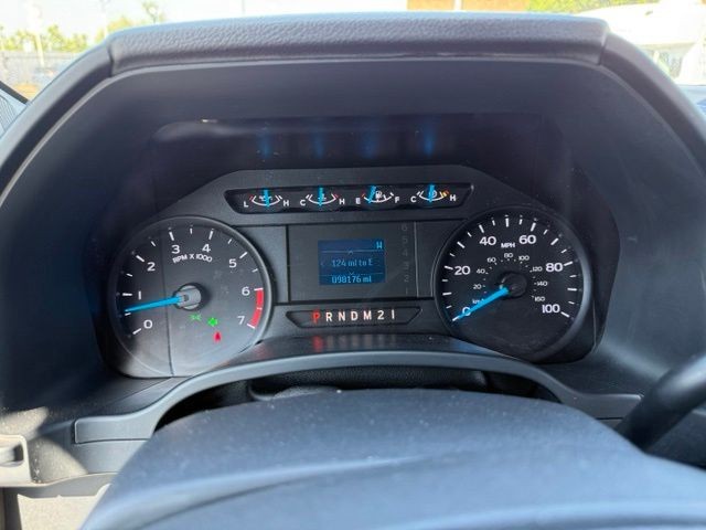 Ford Super Duty F-350 DRW Vehicle Full-screen Gallery Image 15