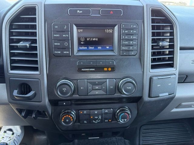 Ford Super Duty F-350 DRW Vehicle Full-screen Gallery Image 16