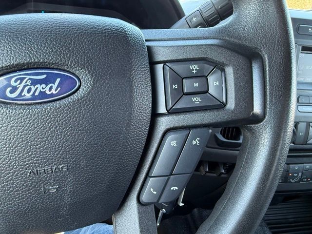 Ford Super Duty F-350 DRW Vehicle Full-screen Gallery Image 17
