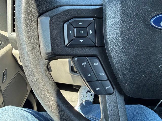 Ford Super Duty F-350 DRW Vehicle Full-screen Gallery Image 18