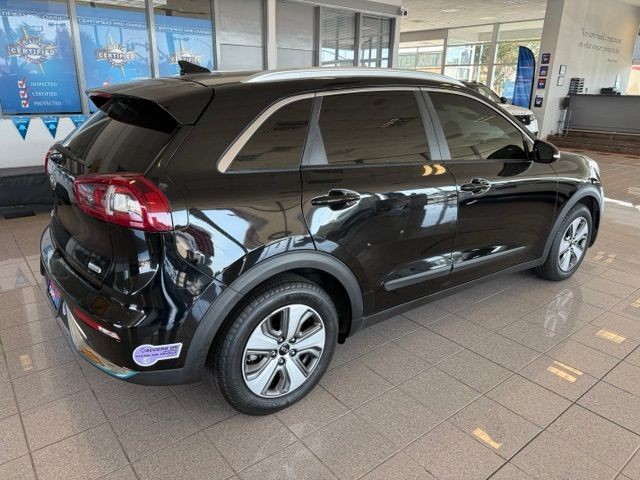 Kia Niro Plug-In Hybrid Vehicle Full-screen Gallery Image 03