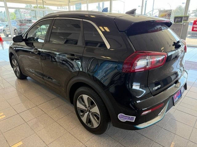 Kia Niro Plug-In Hybrid Vehicle Full-screen Gallery Image 05