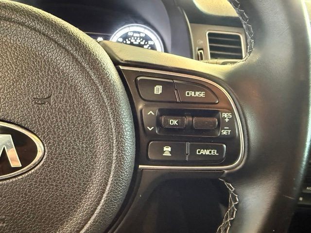 Kia Niro Plug-In Hybrid Vehicle Full-screen Gallery Image 17