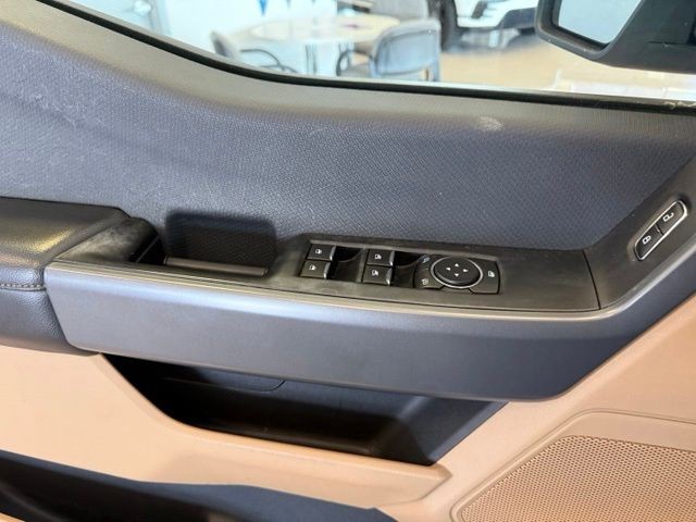 Ford F-150 Vehicle Full-screen Gallery Image 20