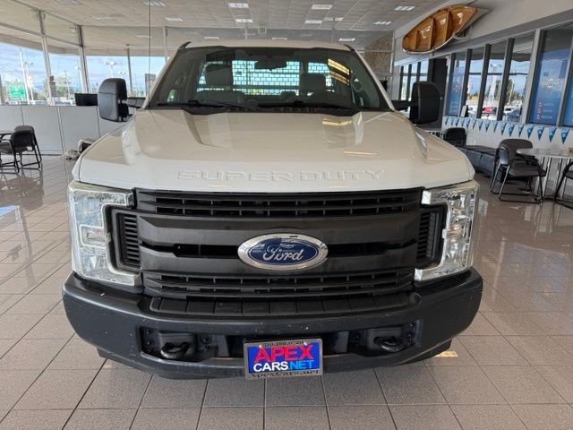 Ford Super Duty F-250 SRW Vehicle Full-screen Gallery Image 07