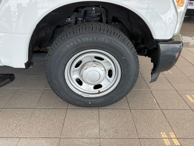 Ford Super Duty F-250 SRW Vehicle Full-screen Gallery Image 10
